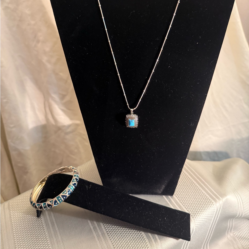 Chic Silver Necklace With Blue Pendant